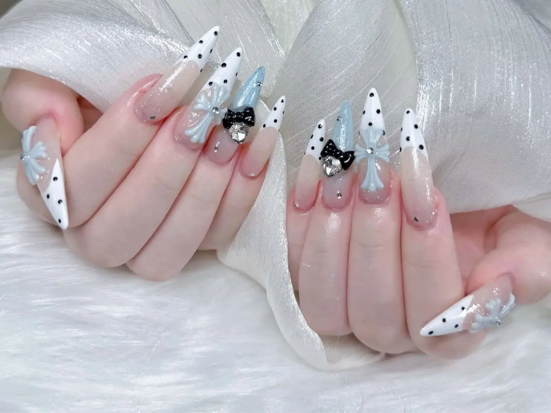 ネイル べっ甲ネイル ブルー フレンチネイル ジェルネイル ガーリー ハンドネイル Rin Nail 新大久保店のネイルデザイン