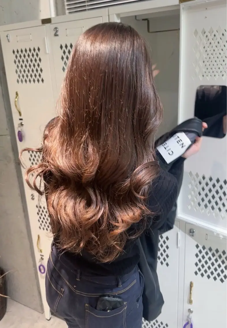 ロング Suzuha 新宿のヘアスタイル