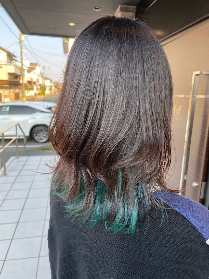 ミディアム カラー エメラルドグリーン インナーカラー ヘアカラー トリートメント 檜皮 夢子のヘアスタイル