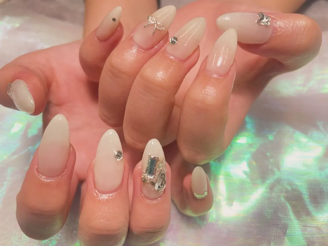ネイル ワンカラーネイル ストーンネイル ハンドネイル フットネイル k+1 nail salonのネイルデザイン