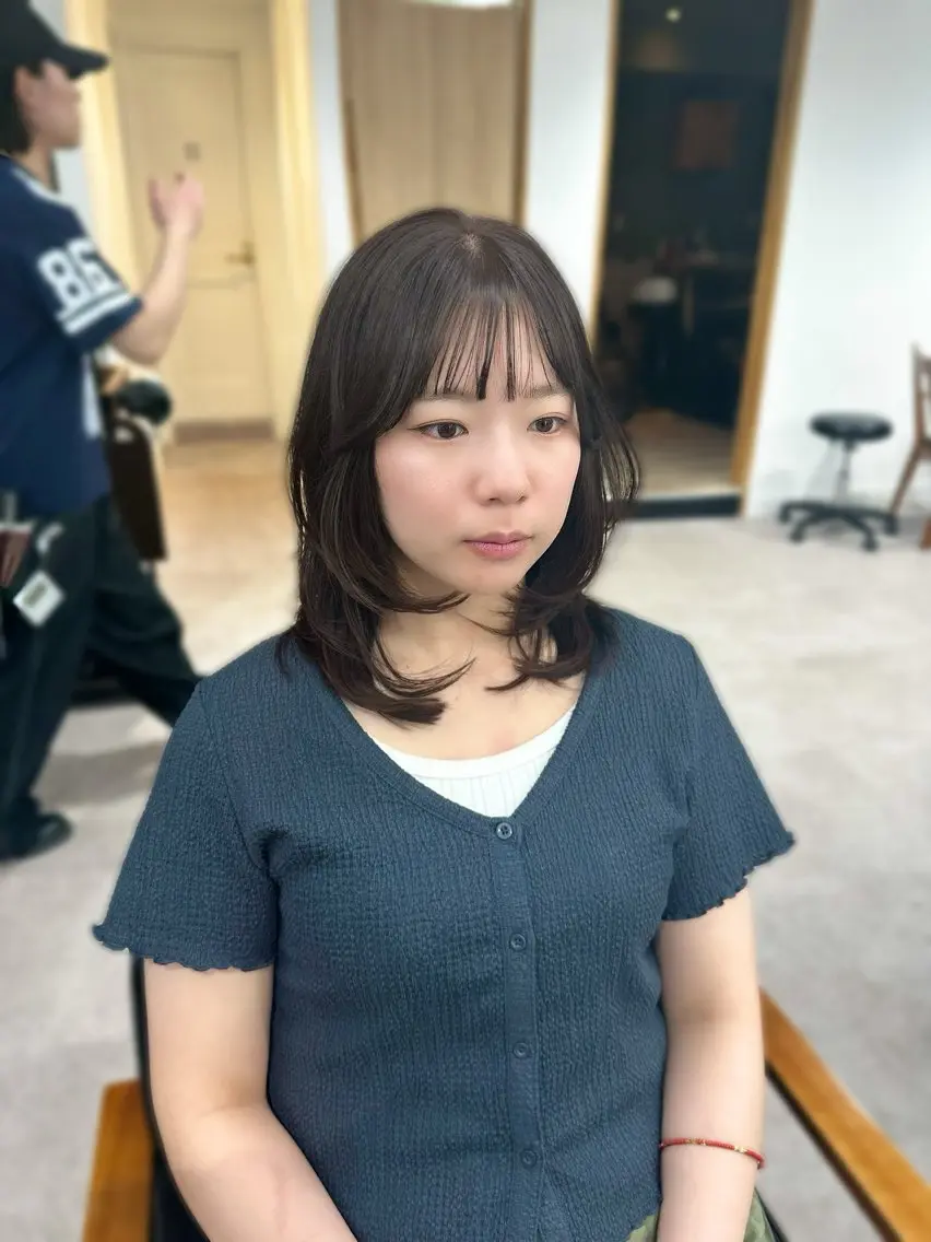 ミディアム カラー パーマ ヘアアレンジ メンズ キッズ カット ヘアカラー レイヤーカット/ 巻ける縮毛矯正のヘアスタイル