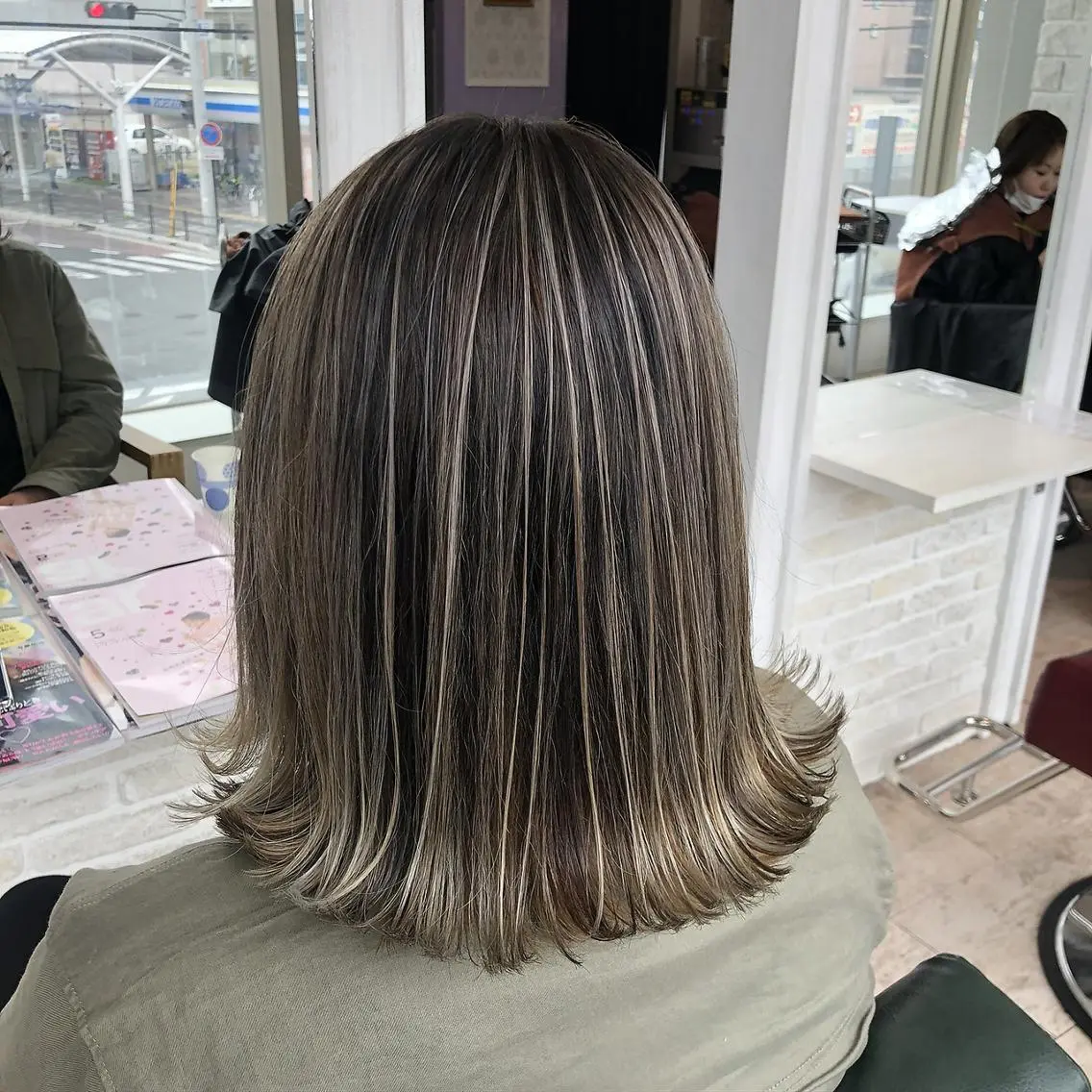 ミディアム カラー バレイヤージュ ベージュカラー レイヤーカット ANGELICA JR奈良店のヘアスタイル
