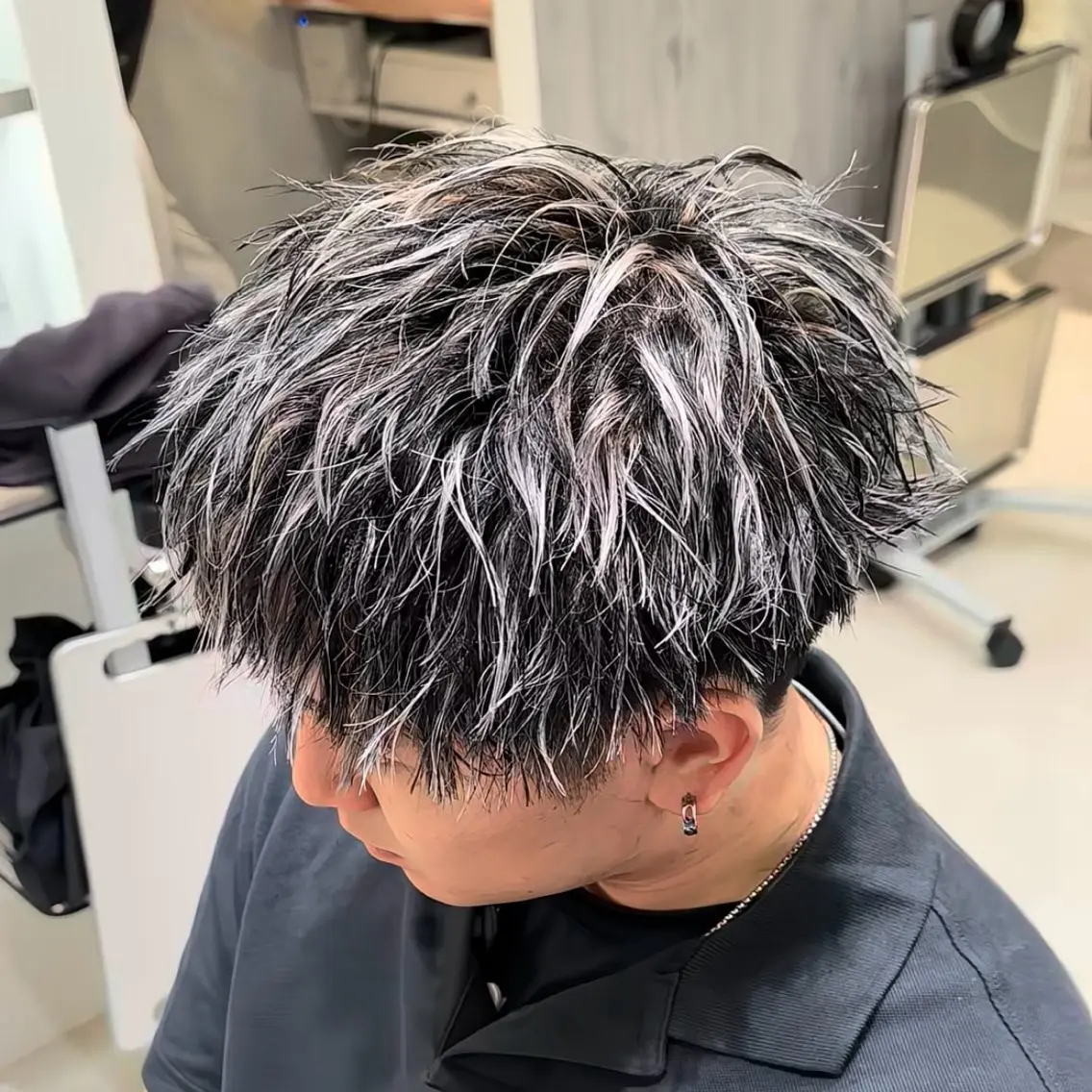 カラー メンズ ヘアカラー アクティブショート／ メンズブリーチカラーのヘアスタイル