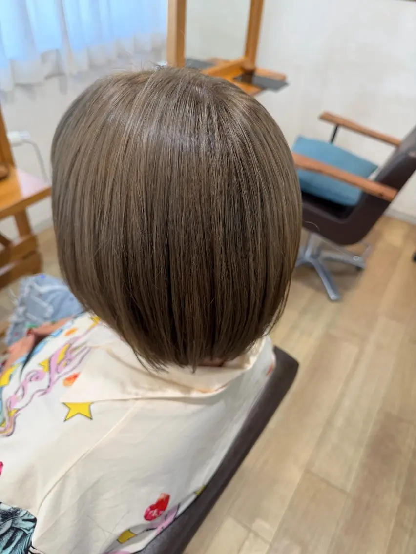 ミディアム カット ヘアカラー トリートメント RENA｜透明感 カラー×癒しスパのヘアスタイル