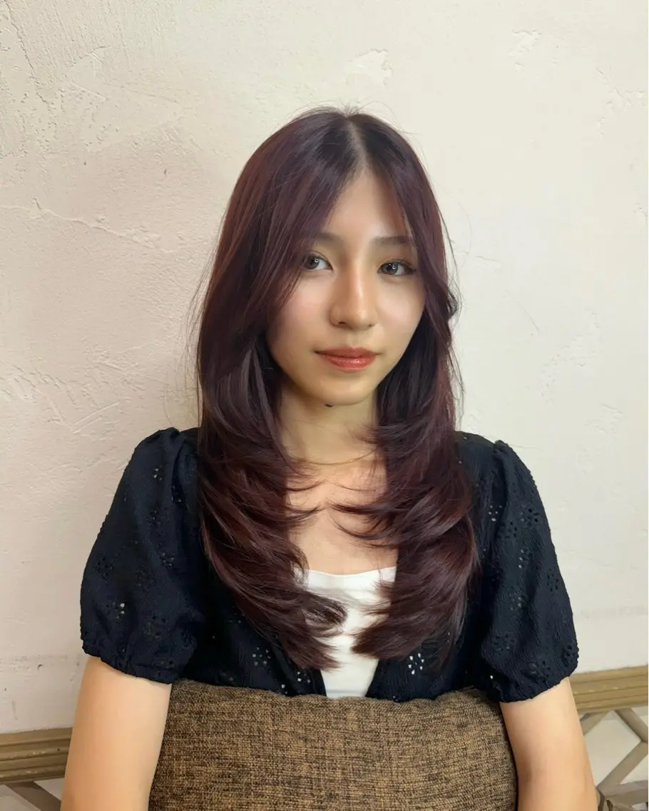 ロング カラー ロングレイヤー ボルドーカラー レッドカラー ハイレイヤー レイヤーカット カット ヘアカラー トリートメント Bonheur銀座 /前田 栞九郎のヘアスタイル
