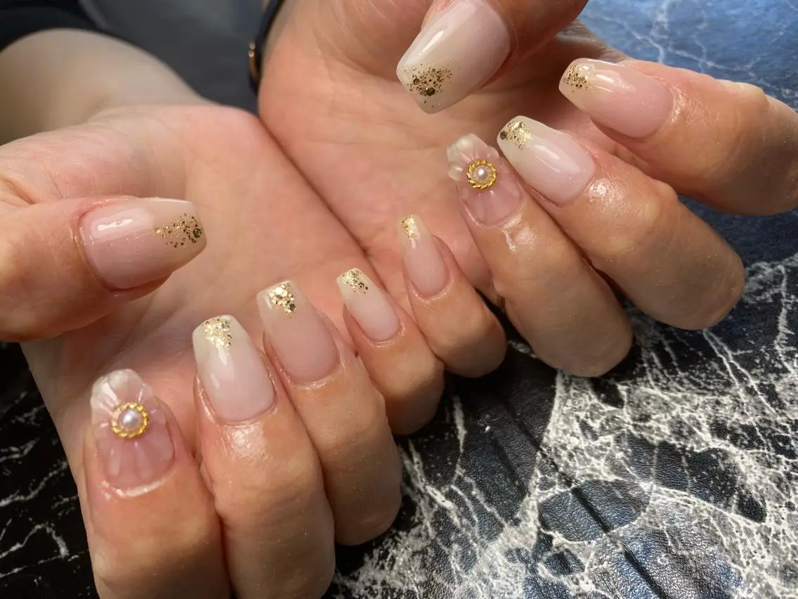 ミディアム ネイル ハンドネイル フットネイル ✴︎ Delightのネイルデザイン