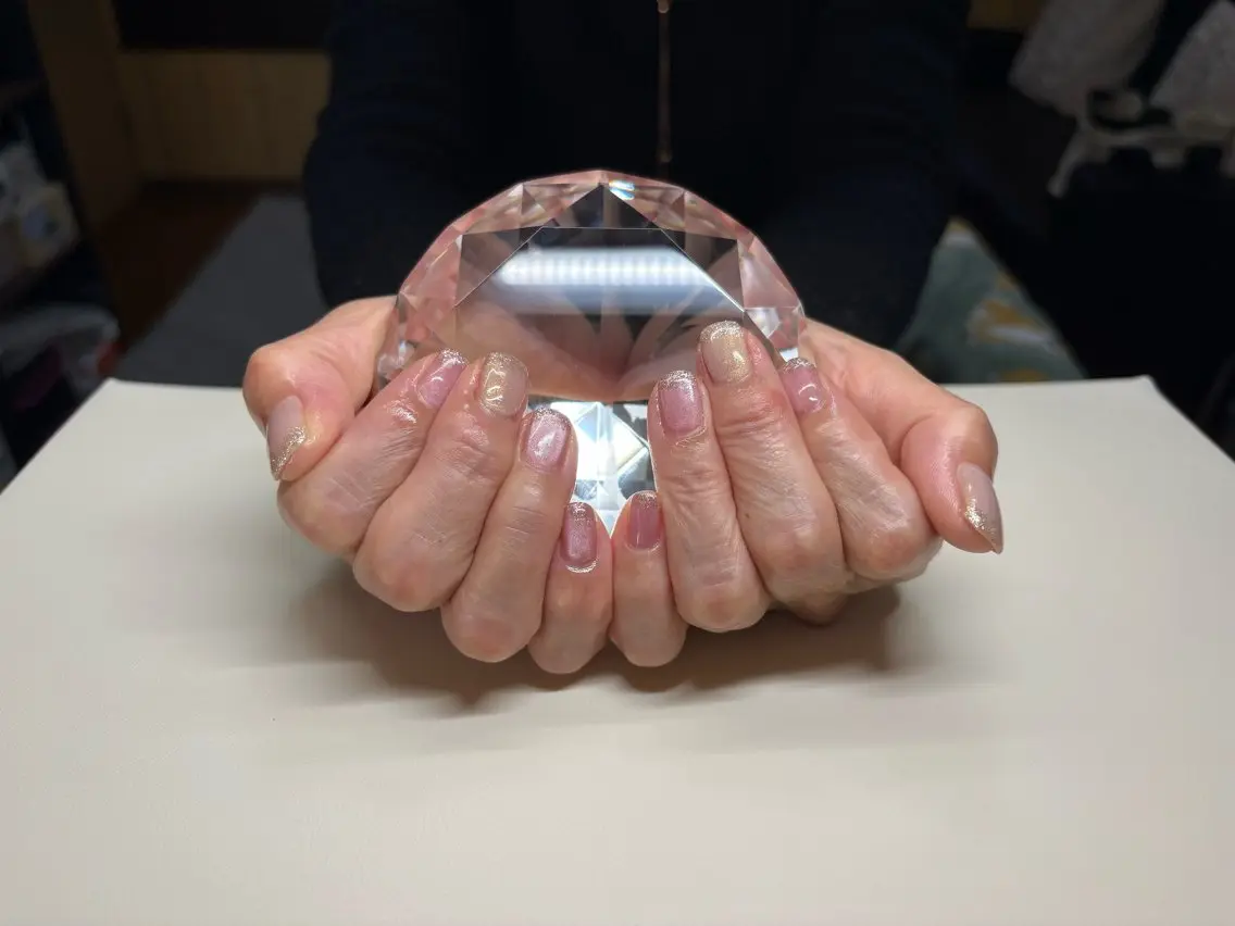 ネイル ゴールド ラメ(グリッター) マグネットネイル ピンク Rainbow Moonのネイルデザイン