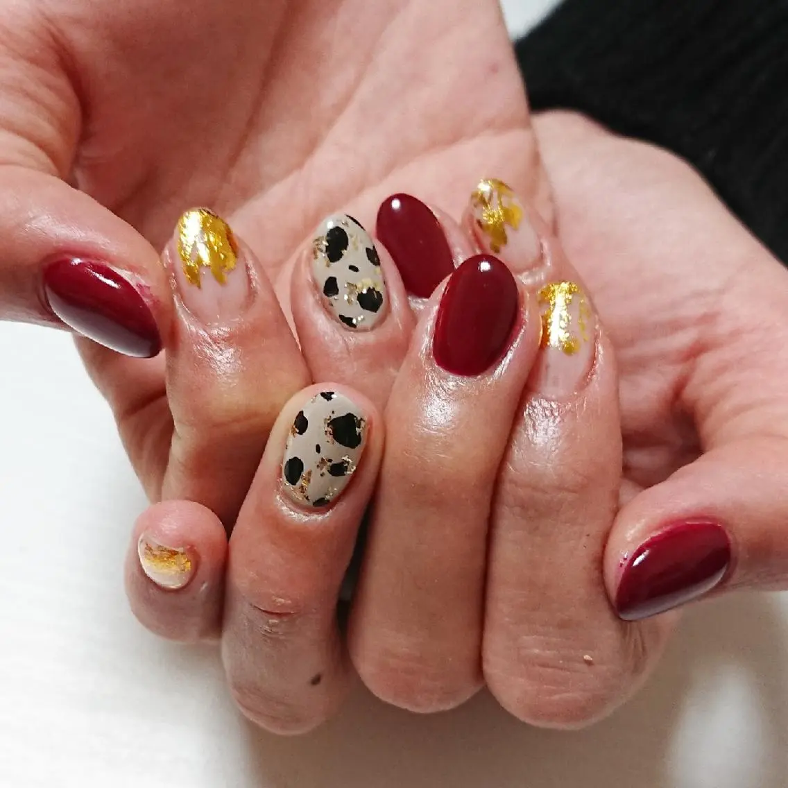 ネイル アニマル柄 ボルドー ゴールド ハンドネイル Lilith Nailのネイルデザイン
