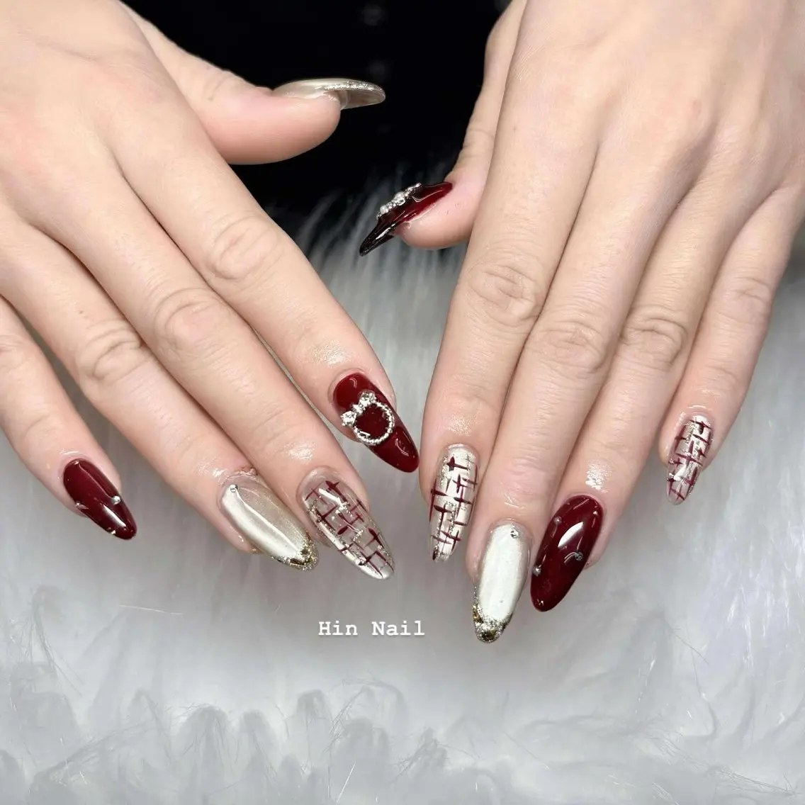 ネイル ボルドー チークネイル フレンチネイル グラデーション キラキラネイル ハンドネイル HIN NAILのネイルデザイン