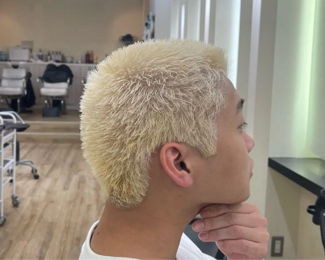 ブリーチカラー(35歳以下メンズ限定)の写真
