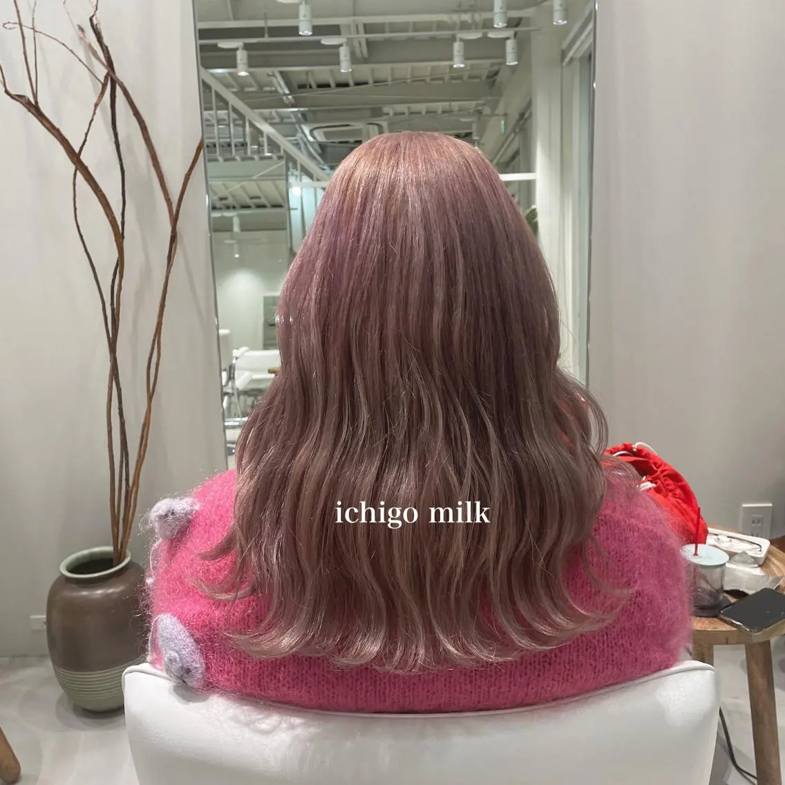 ロング カラー ピンクカラー 峯崎 葵のヘアスタイル