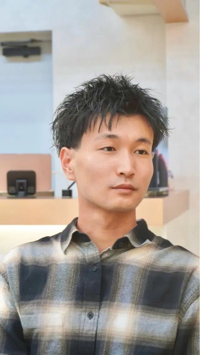 ショート メンズ メンズブリーチ センターパート フェードカット フェザーパーマ カルマパーマ カット ヘアセット HIKARI メンズ満足度No.1のヘアスタイル