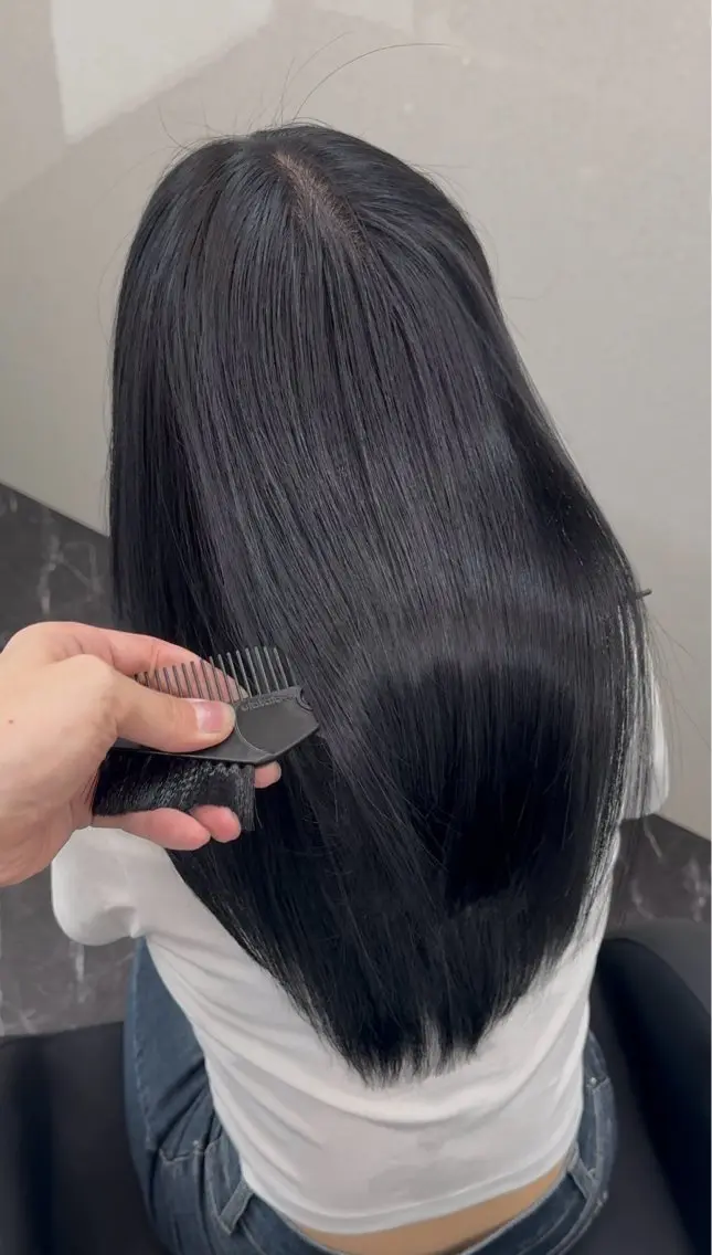 ロング カラー パーマ ヘアアレンジ メンズ キッズ メンズブリーチ メンズ韓国風 黒髪 ブリーチ ブルーカラー 髪質改善Ⅰ透明感 艶カラーⅠたつやのヘアスタイル