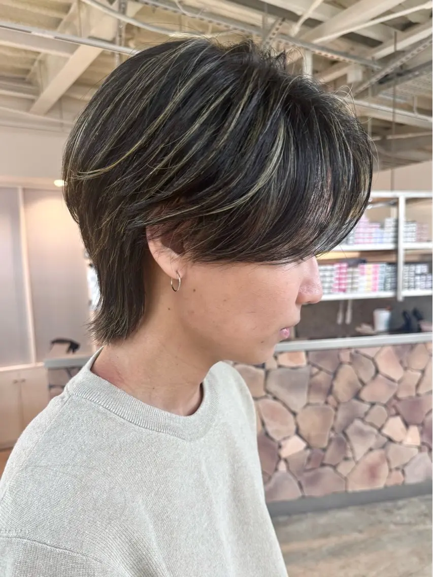 ショート ヘアカラー Tsuyoki .のヘアスタイル