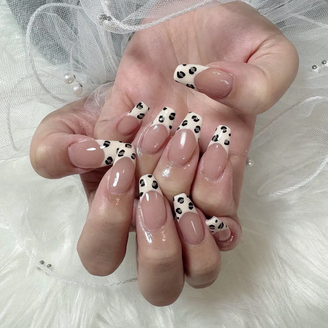 ネイル ハンドネイル シュシュ 🎀 girly nailのネイルデザイン