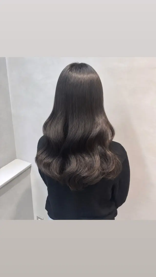 ロング カラー ショコラグレージュ グレージュ ヘアカラー トリートメント girly上品ヘア 🎀/ベージュikuのヘアスタイル
