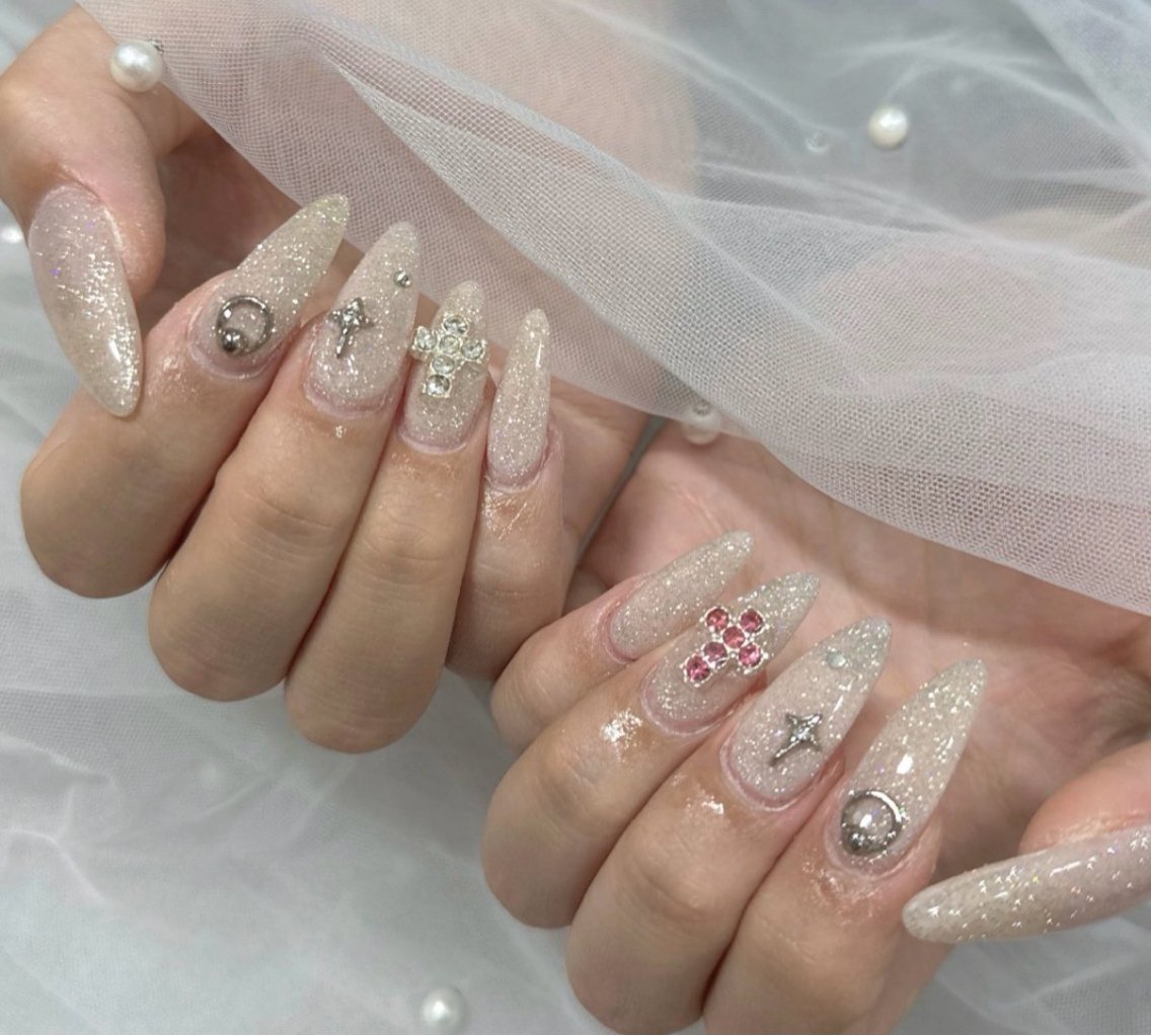 ネイル ハンドネイル フットネイル LAVISH sakiのネイルデザイン