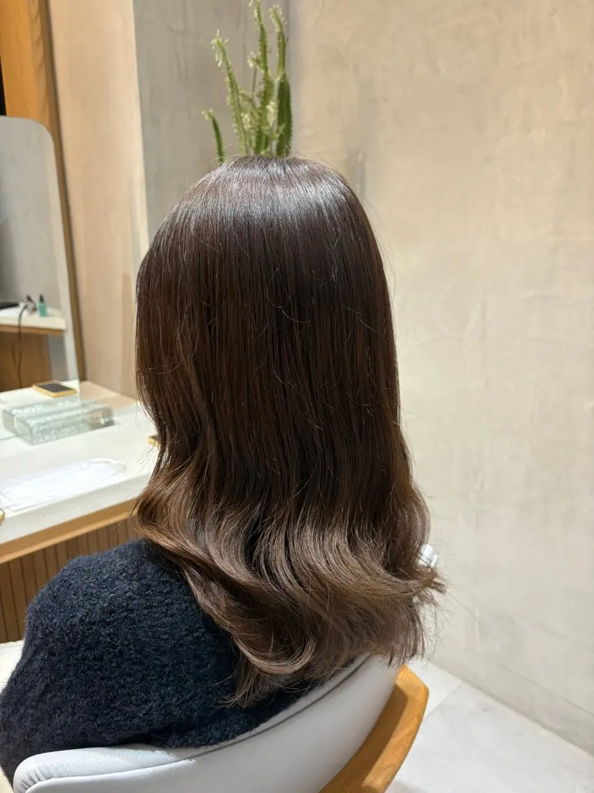 ロング ロングレイヤー レイヤーカット ロング カット トリートメント 白髪ぼかし/北浜 奥野 仁礼のヘアスタイル