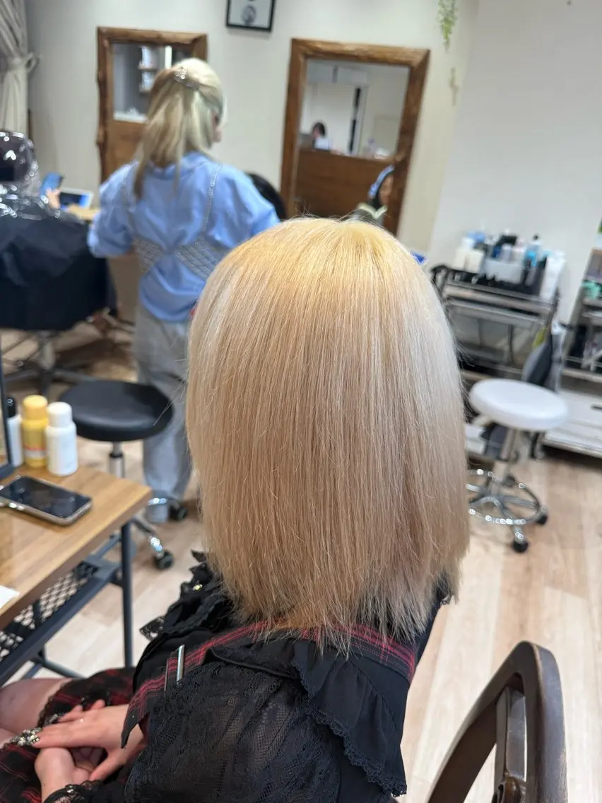ミディアム カラー ブリーチ ヘアカラー シン🦊 艶カラー/ブリーチのヘアスタイル