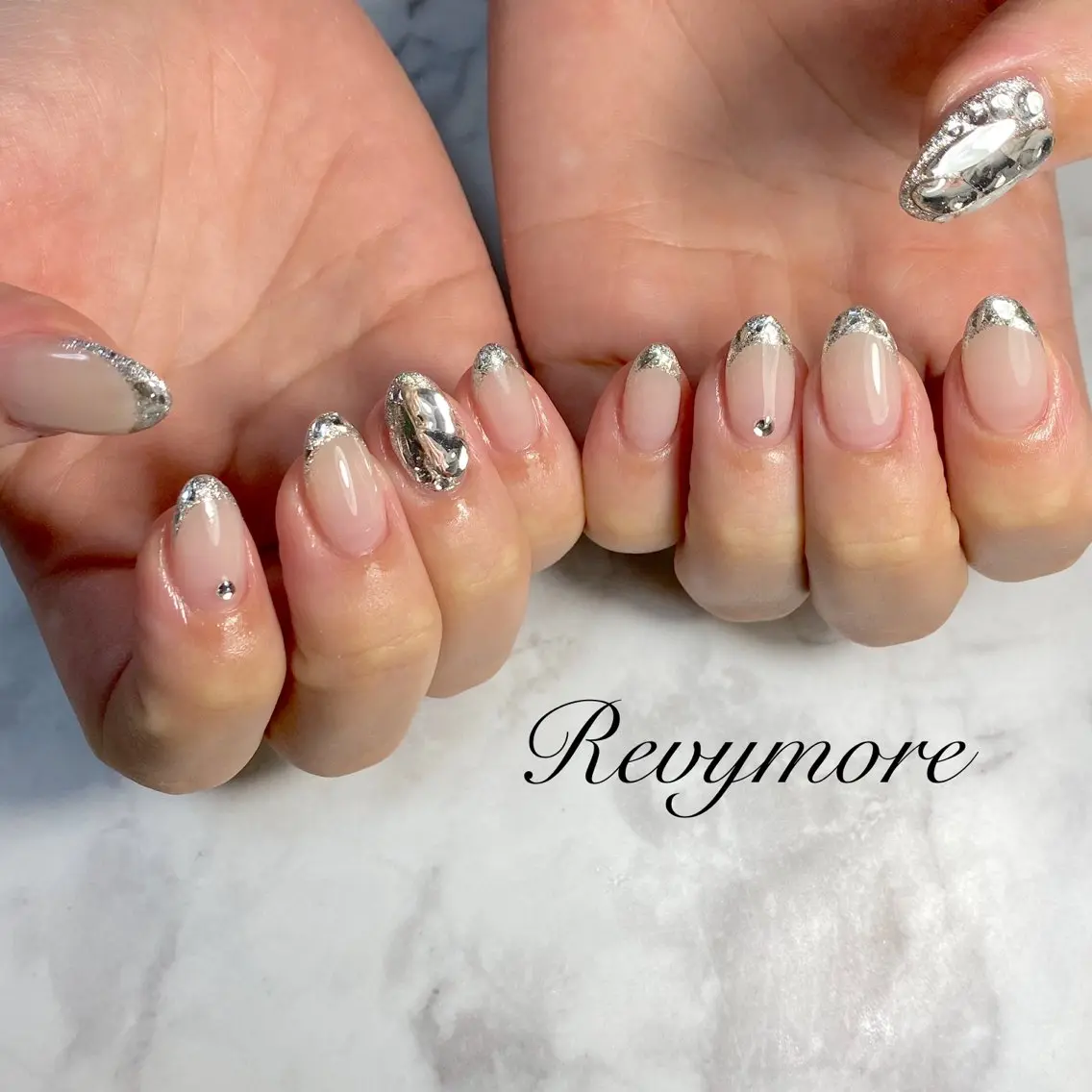 ネイル フレンチネイル ジェルネイル ガラスフレンチ キラキラネイル 韓国ネイル nail salon Revymoreのネイルデザイン