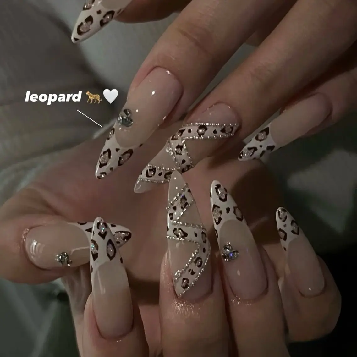 ネイル チークネイル ドット フットネイル フレンチネイル グラデーション ハンドネイル ハンドケア Nihonthy Nail 新宿のネイルデザイン