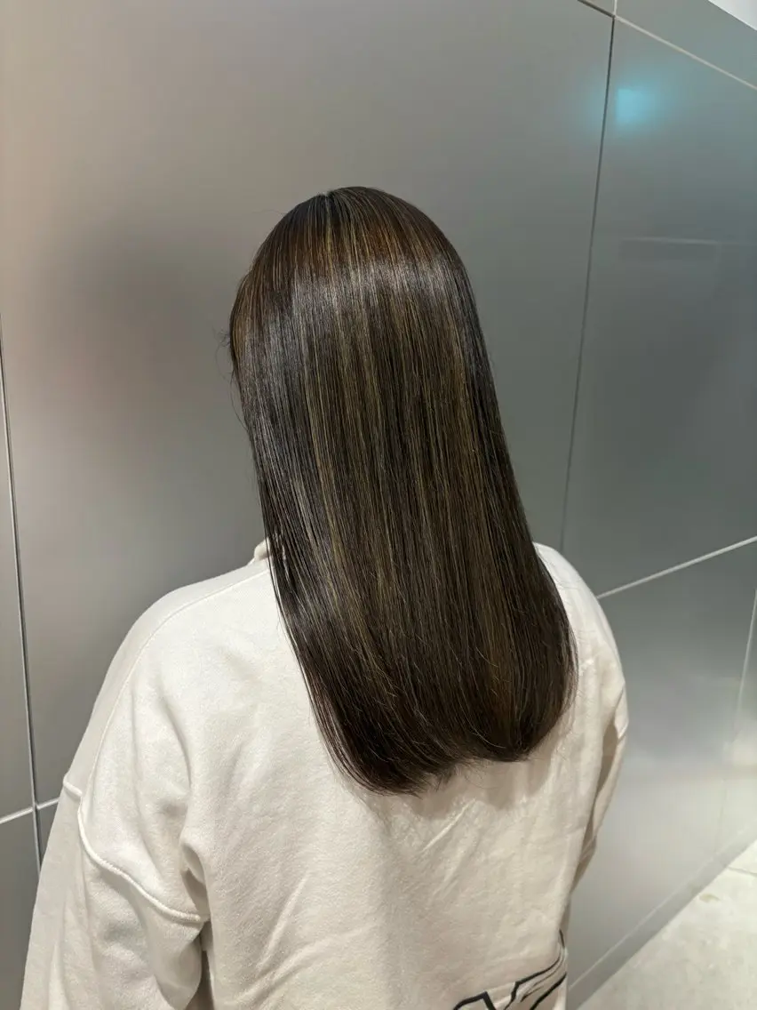 カット+ハイライト+全体カラー+4stepトリートメントの写真