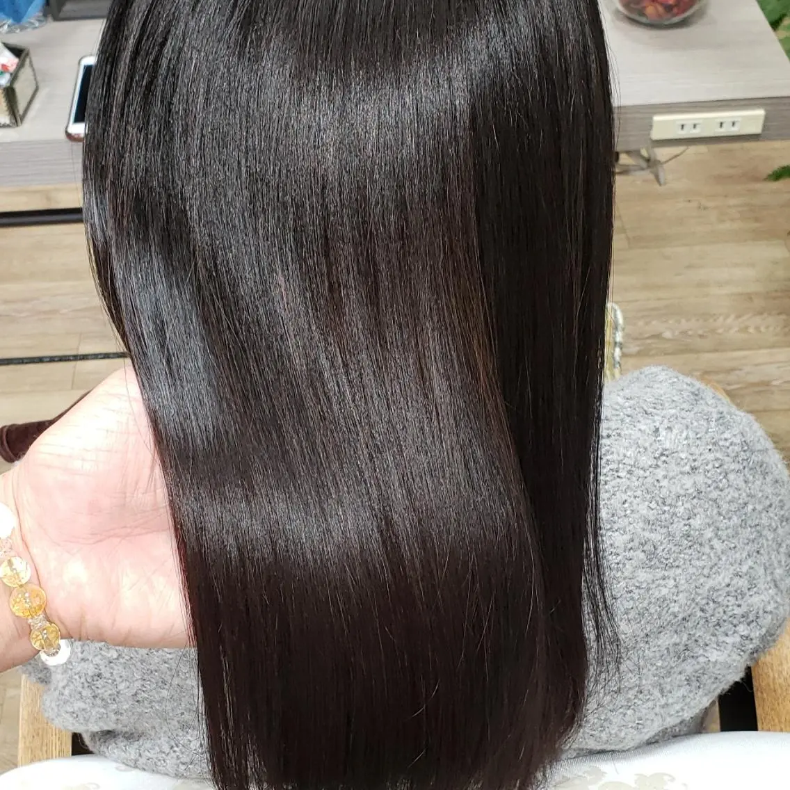 ミディアム カラー トリートメント 髪の病院 ルーミールームのヘアスタイル