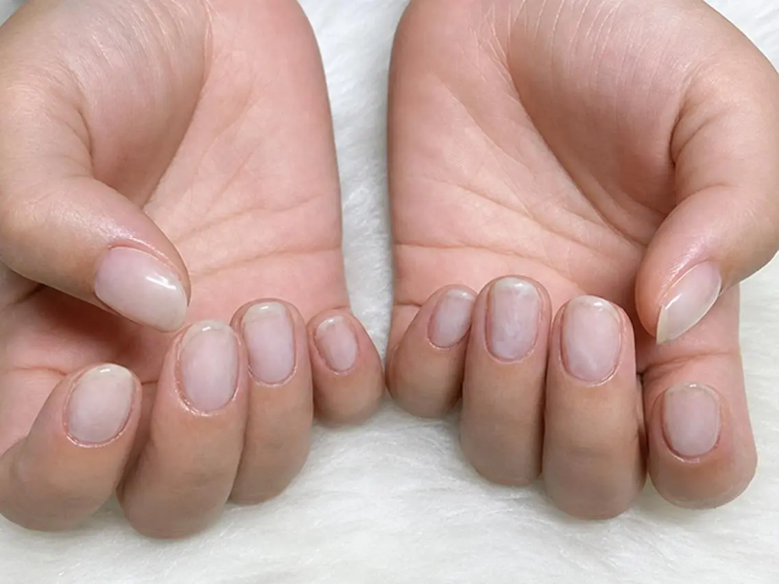 ネイル ニュアンスネイル ワンカラーネイル ホワイト ハンドネイル Airi. kのネイルデザイン