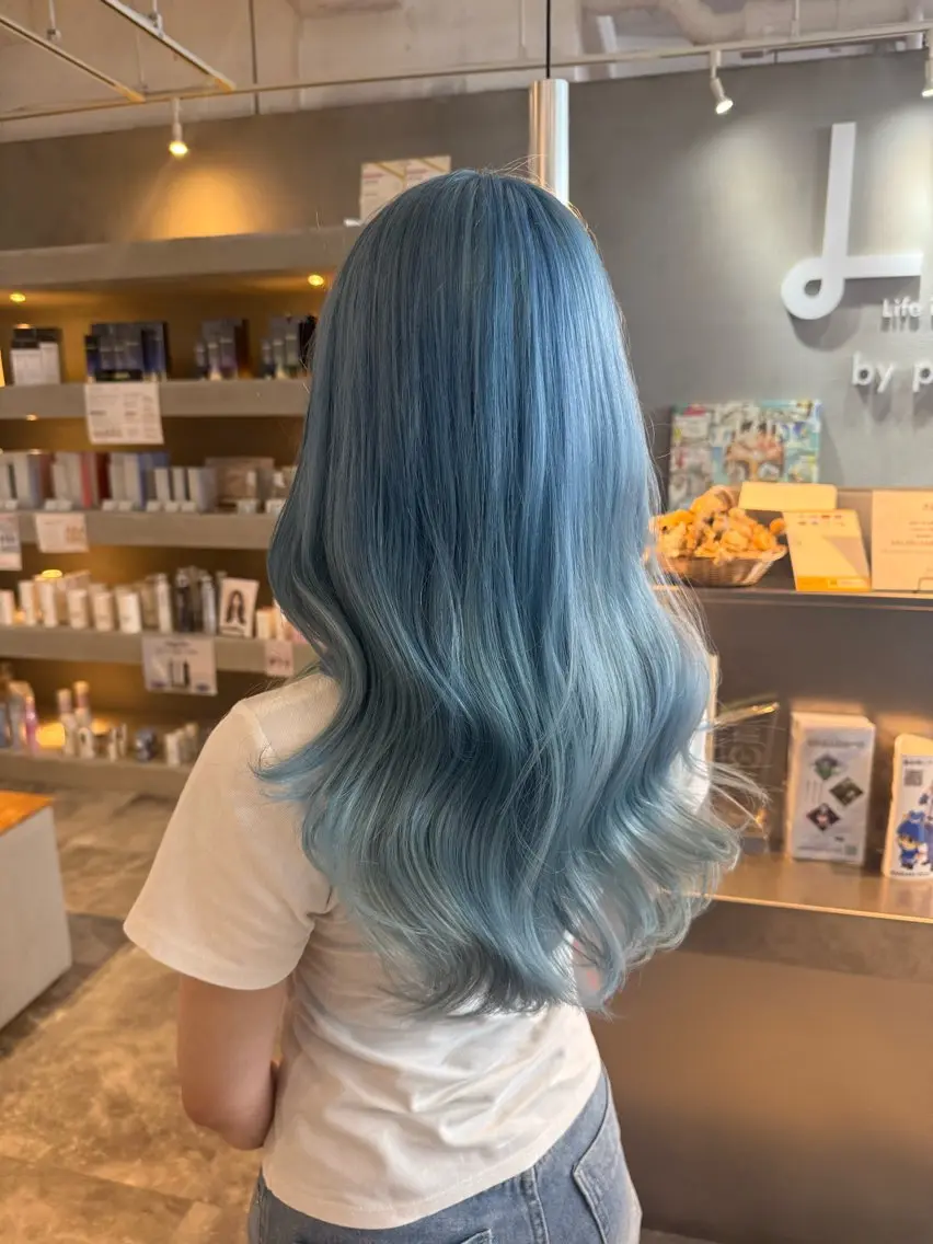 カラー ブルーカラー ヘアカラー ハイトーンカラー🩵 指名多数💗横山聖奈のヘアスタイル