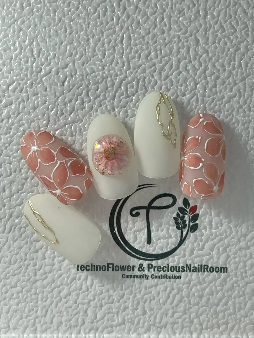 ネイル フラワーネイル precious nail roomのネイルデザイン