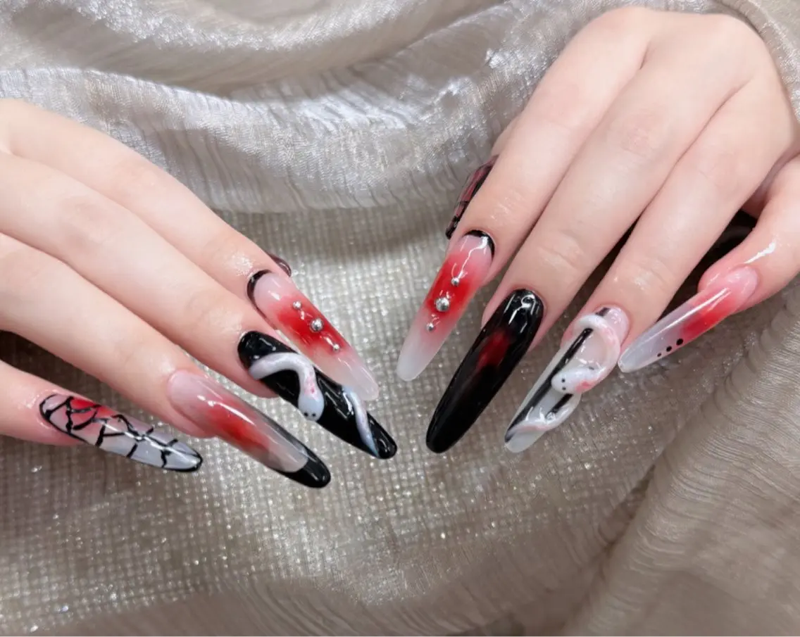 ネイル フレンチネイル ジェルネイル ハロウィン キラキラネイル 韓国ネイル H.baby Nail Salonのネイルデザイン