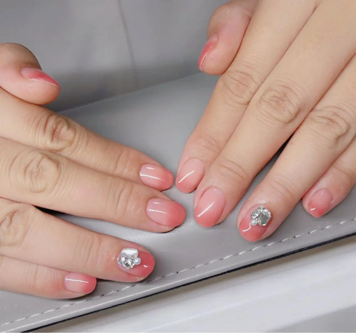ネイル オーロラネイル 長さ出し フットネイル 韓国ネイル ラメ(グリッター) ハンドネイル 👍thumbs up nail👍のネイルデザイン