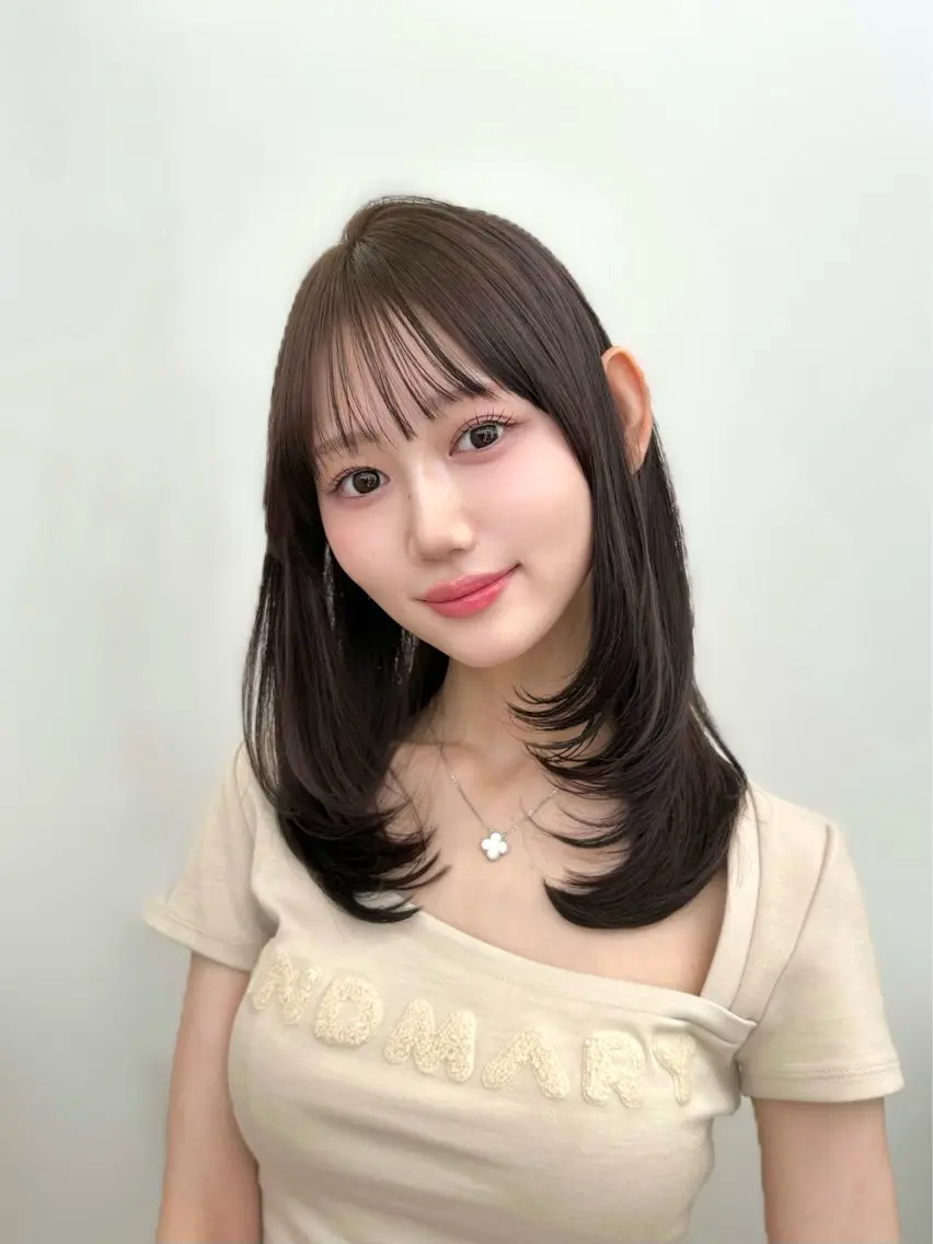 ミディアム カラー ミディアムレイヤー 透明感カラー グレージュ レイヤーカット カット ヘアカラー トリートメント ヘアセット 盛れる顔周り /透明感/かりん🎀のヘアスタイル