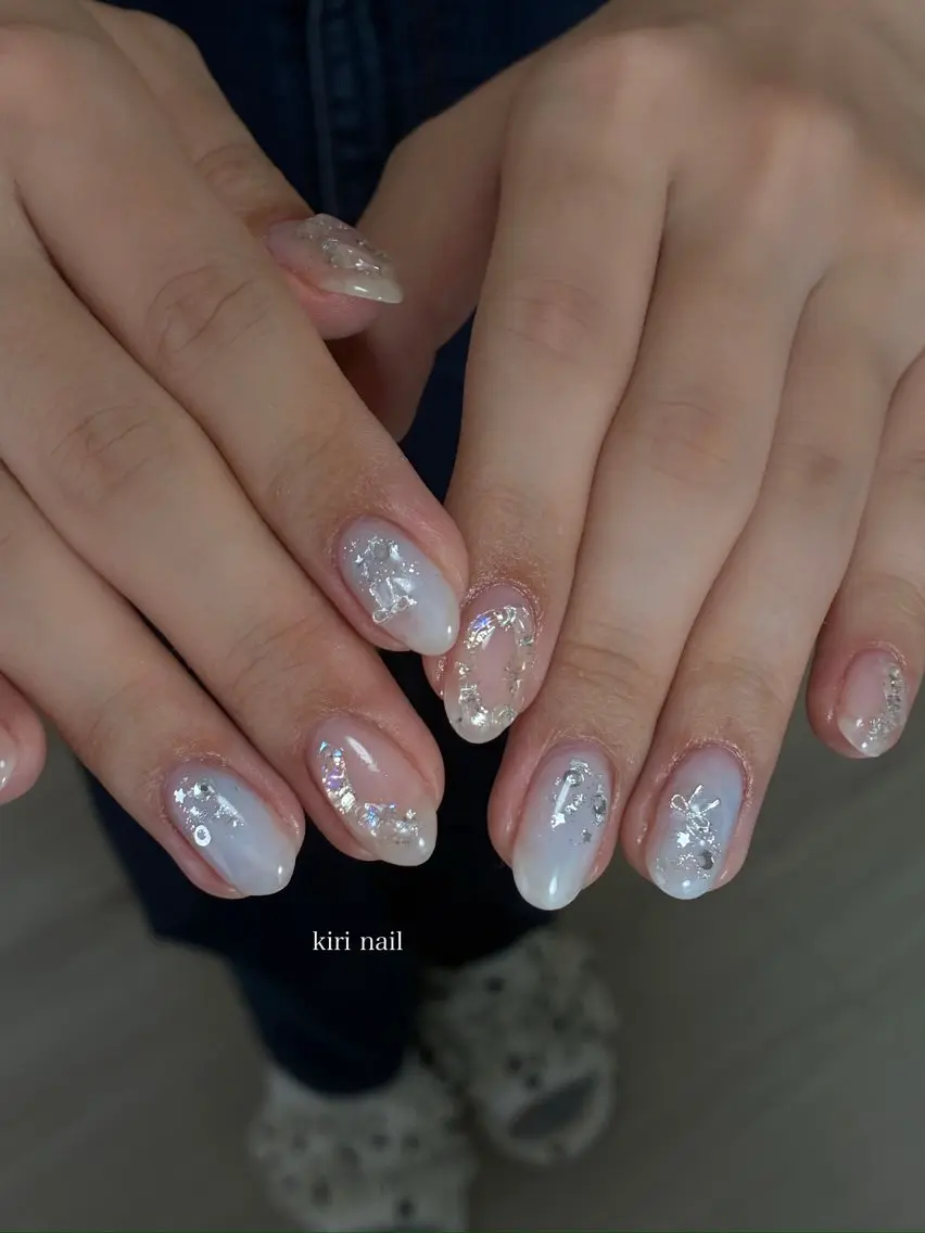 ネイル アートネイル フラワーネイル 水色 持ち込み ニュアンスネイル ハンドネイル kiri nail キリネイルのネイルデザイン