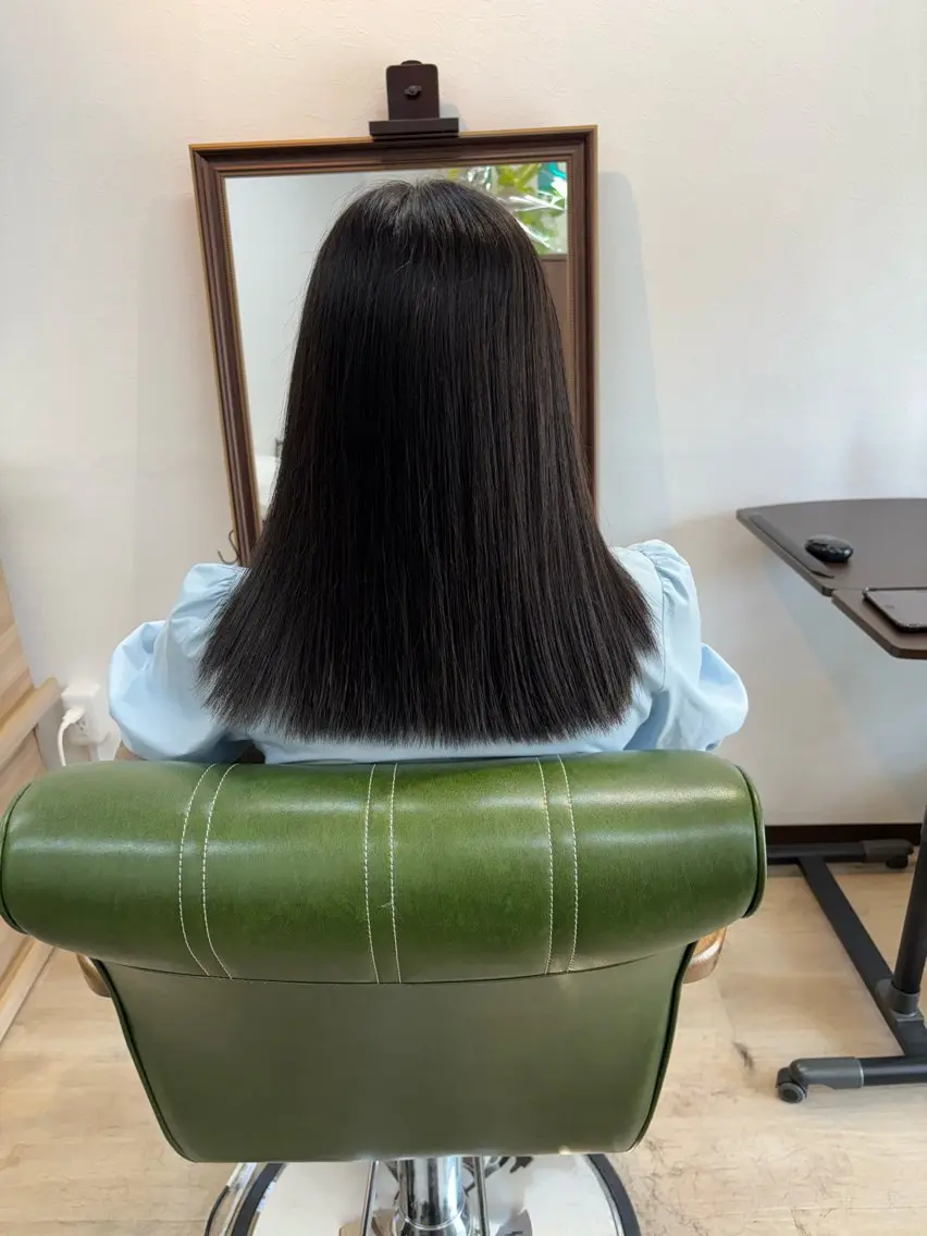 ミディアム アッシュ 鈴木 優奈のヘアスタイル