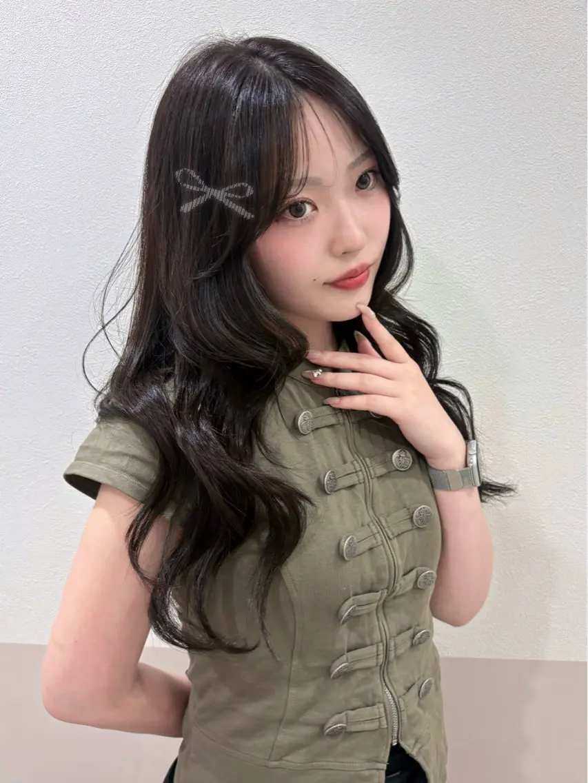 カラー グレージュ ヘアカラー トリートメント ミディアムレイヤー/ 艶カラーNorikaのヘアスタイル