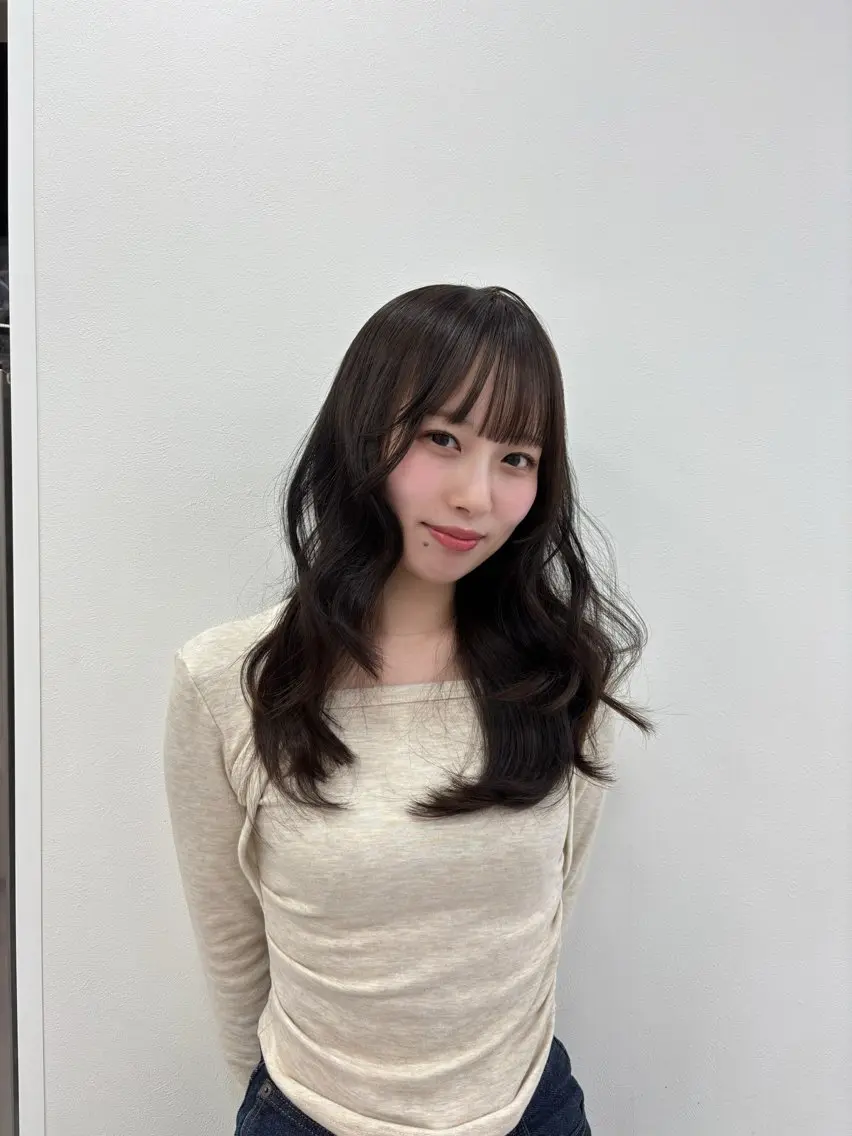 セミロング カラー 抜け感レイヤー︴ ニュアンスカラーのヘアスタイル