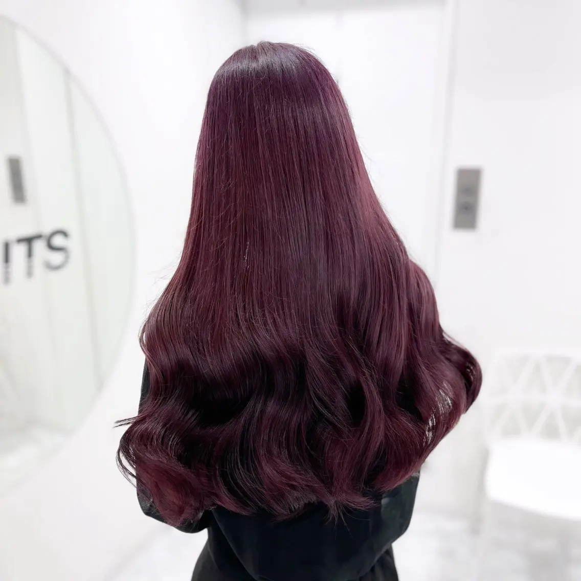 ロング カラー 🩵色落ち可愛い 寒色カラー🩵のヘアスタイル