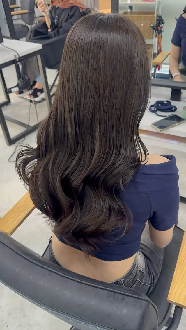 ロング カラー アッシュ アッシュブラウン ベージュカラー 黒髪 ブリーチ カット ヘアカラー トリートメント 赤み無し柔らかカラー 【梅田】madokaのヘアスタイル