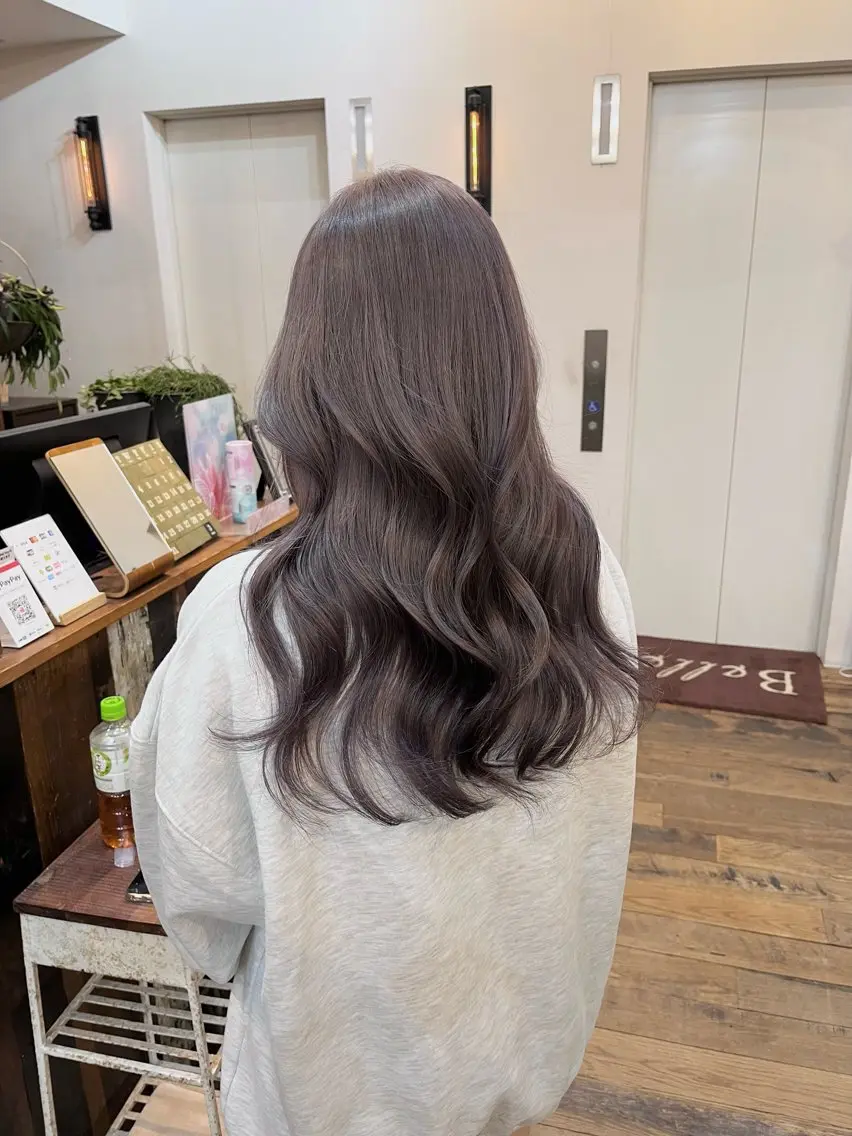 ロング ラベンダーベージュ rena/レイヤー /顔まわりのヘアスタイル