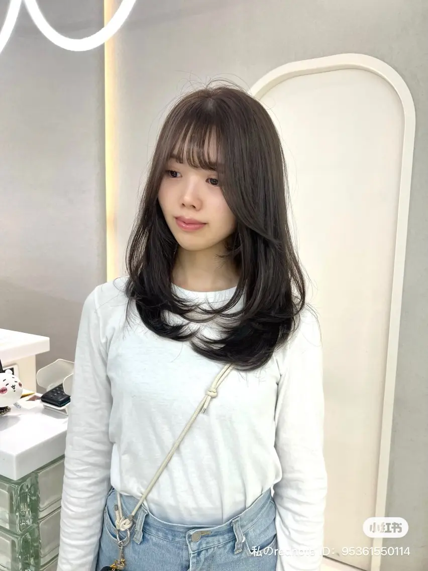 ミディアム ミディアムレイヤー 伸ばしかけ レイヤーカット ヘアカラー GAGA AMIKAのヘアスタイル