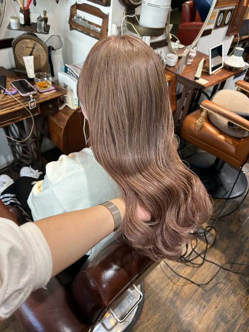 ロング カラー ベージュカラー ブリーチ ミルクティーベージュ カット ヘアカラー トリートメント BRITS 渡辺 菜々子のヘアスタイル