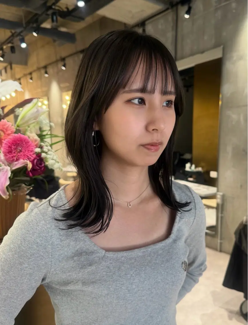 ミディアム 顔周りカット レイヤーカット カット ヘアカラー aika ★ 無料ショート★のヘアスタイル