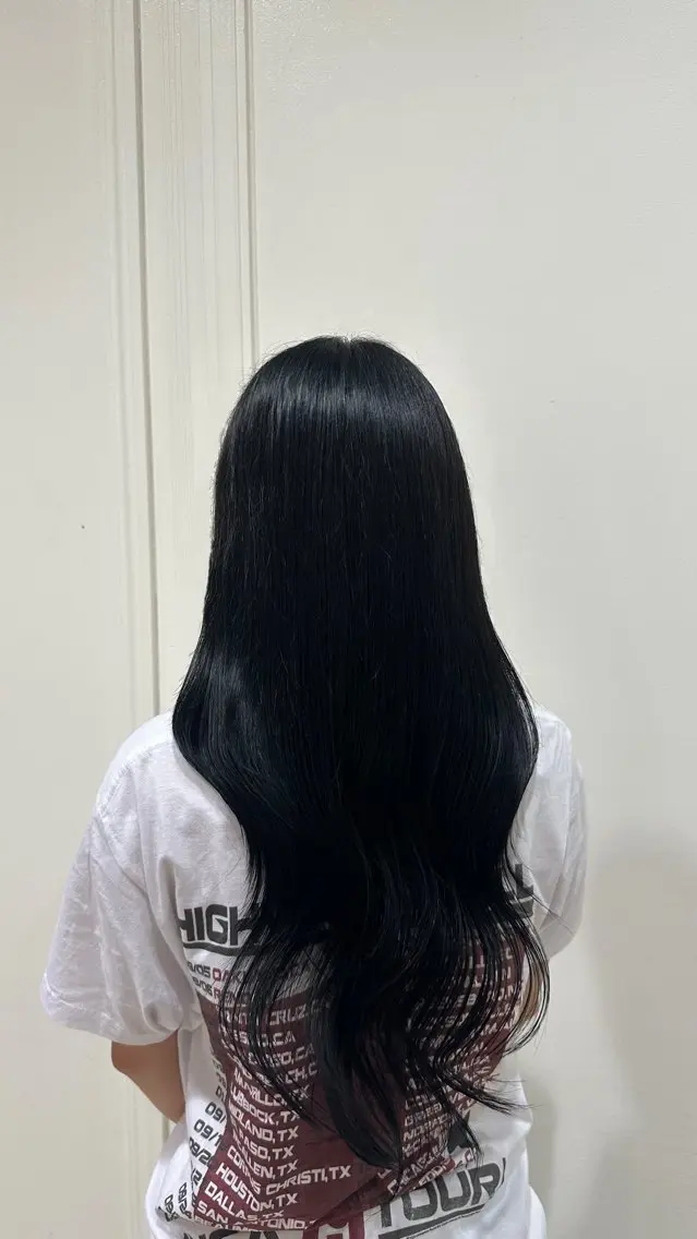 ロング カラー 黒髪 ブリーチ 🎀 RUNA🎀のヘアスタイル