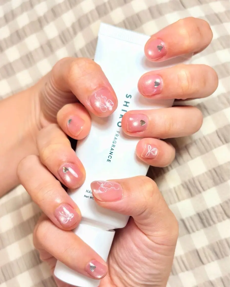 ネイル 氷ネイル・うるうるネイル マグネットネイル リボン ハンドケア ネイルスクール生🎀 Yuriのネイルデザイン
