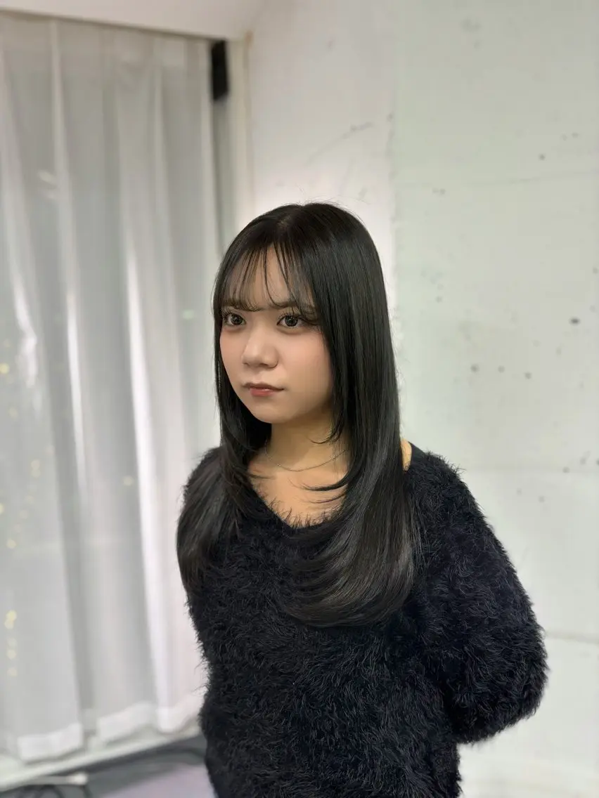 ロング 松崎 真衣のヘアスタイル