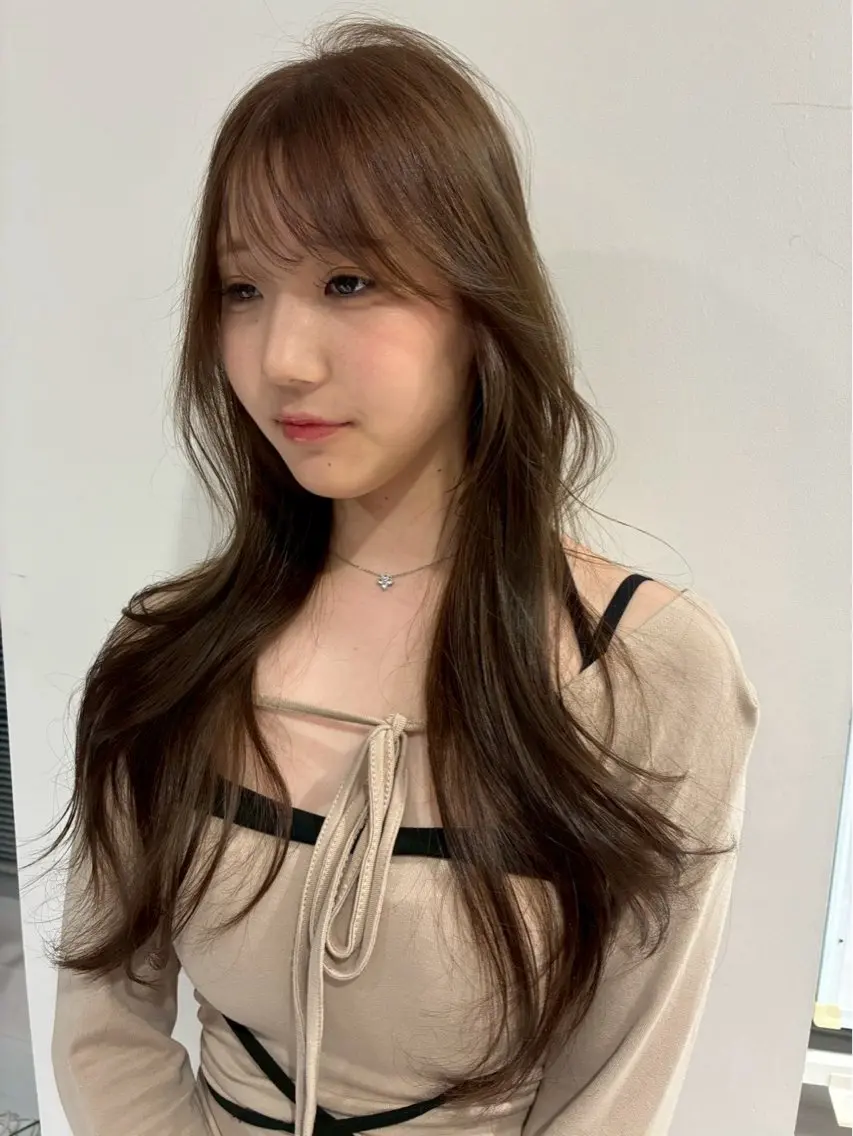 ロング カラー ベージュカラー レイヤーカット カット ヘアカラー トリートメント AiM エイム　韓国レイヤーのヘアスタイル