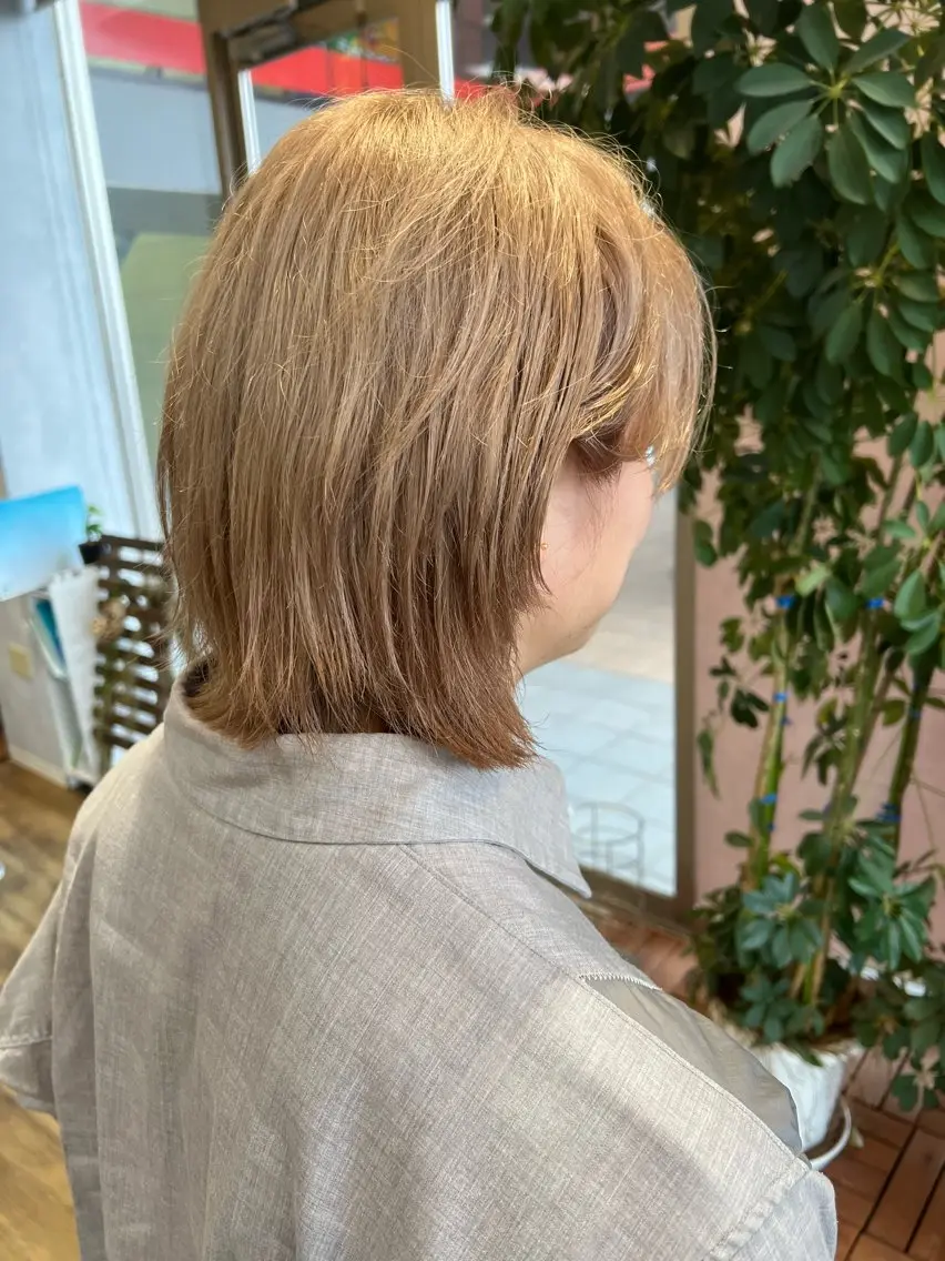 ショート カラー ベージュカラー ブリーチ 渋谷 莉央のヘアスタイル