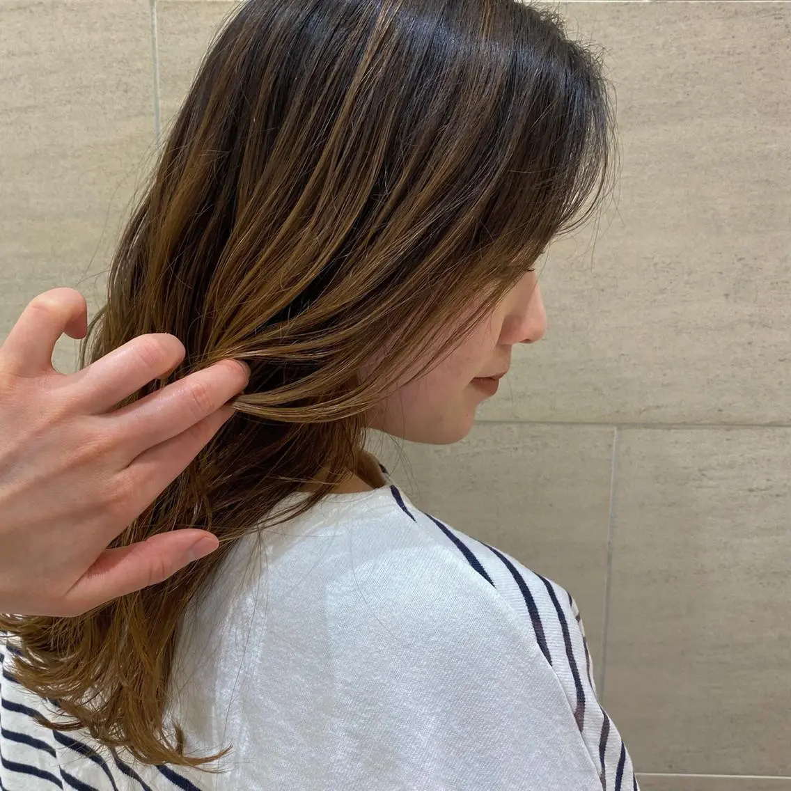 ロング カラー バレイヤージュ レイヤーカット 佐藤 彩香のヘアスタイル
