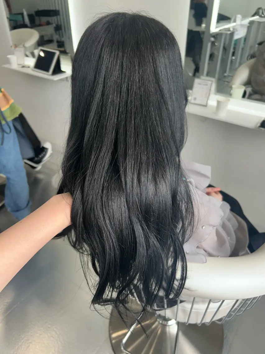 ロング カラー あやめ🪽 オリーブ/ハイトーンのヘアスタイル